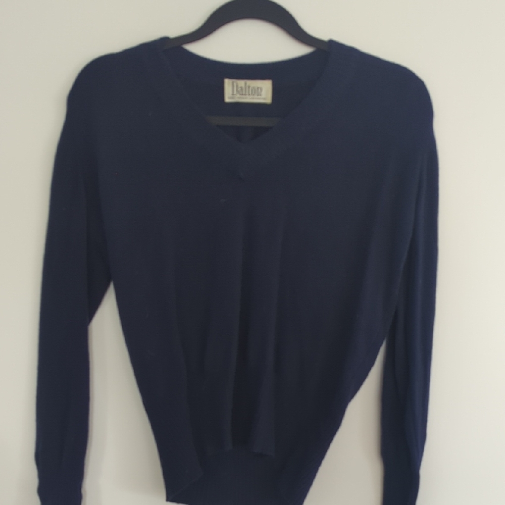 Navy V-Neck Cashmere Sweater